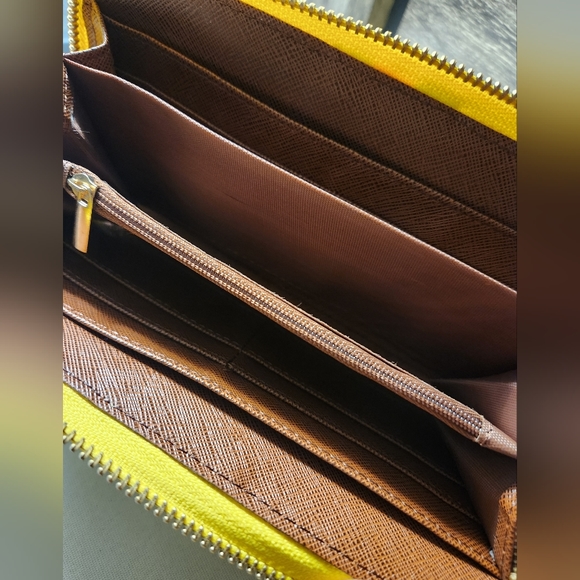 Women's Wallet - Picture 6 of 6